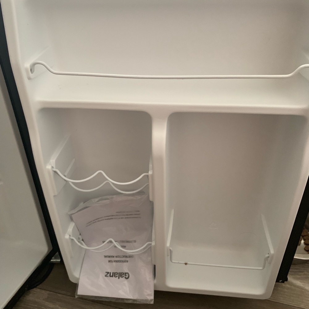 Mini Fridge - Picture 4 of 4